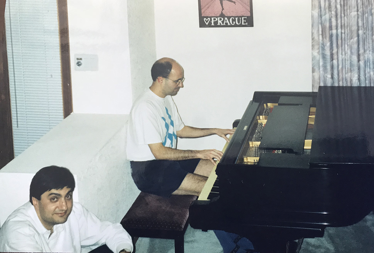 photo of Edl playing the piano