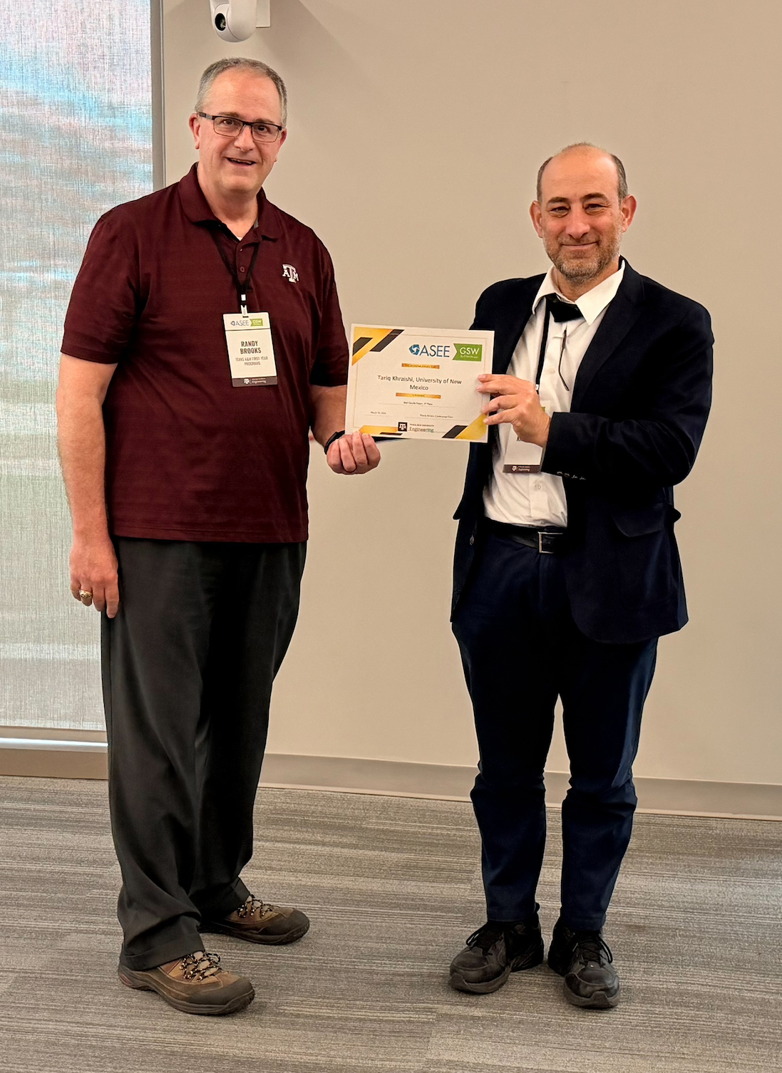 photo: Tariq Khraishi presented with award